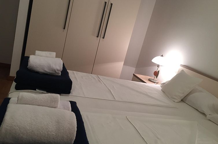Vakantiehuis Modernes Ferienhaus in Dobropoljana mit Terrass