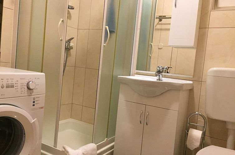 Vakantiehuis Modernes Ferienhaus in Dobropoljana mit Terrass