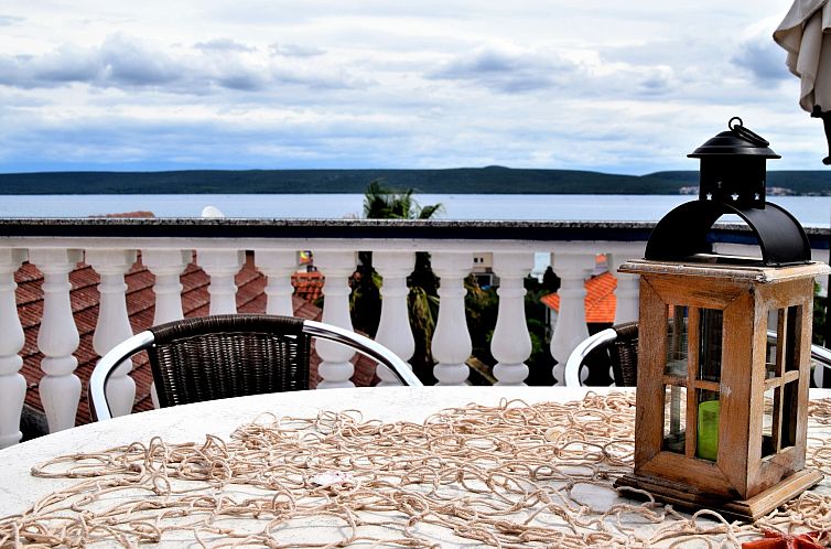 Appartement für vier Personen mit Balkon im ersten Obergesc