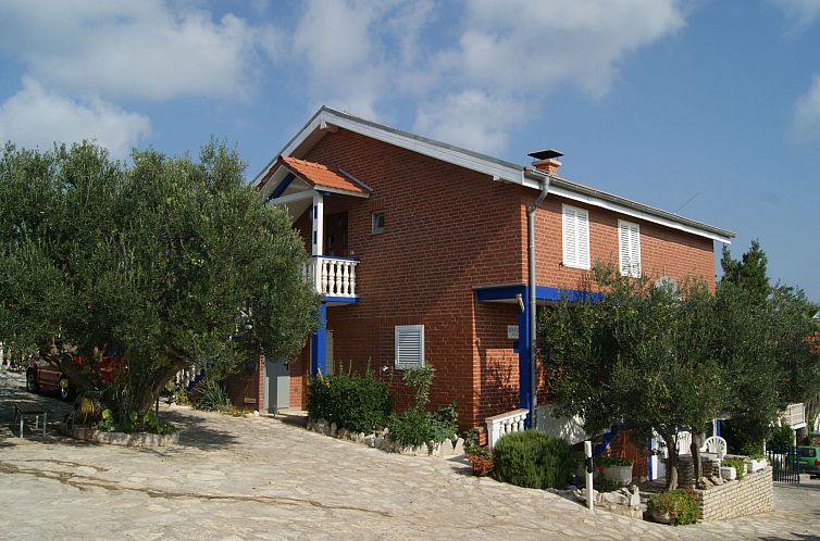 Appartement für vier Personen mit Balkon im ersten Obergesc