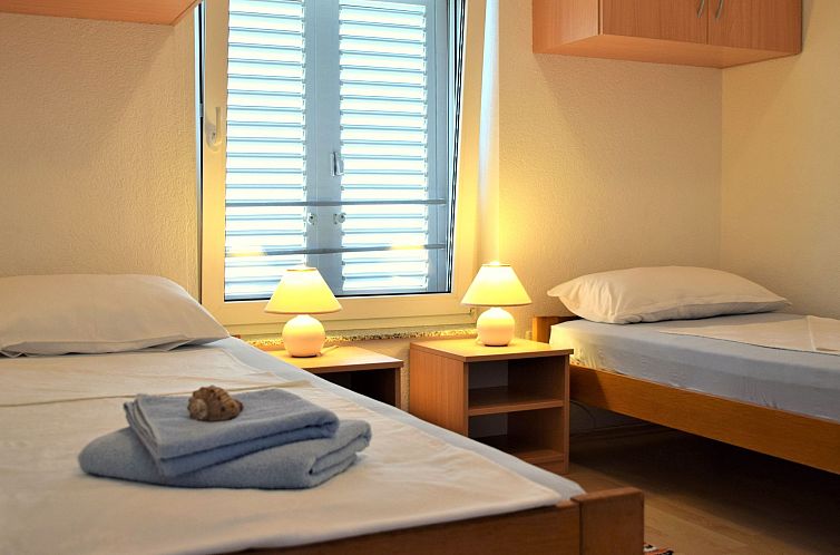Appartement für vier Personen mit Balkon im ersten Obergesc