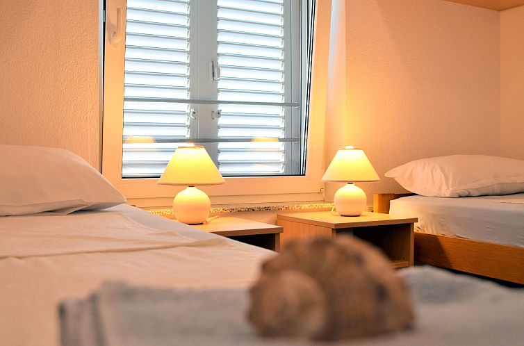 Appartement für vier Personen mit Balkon im ersten Obergesc