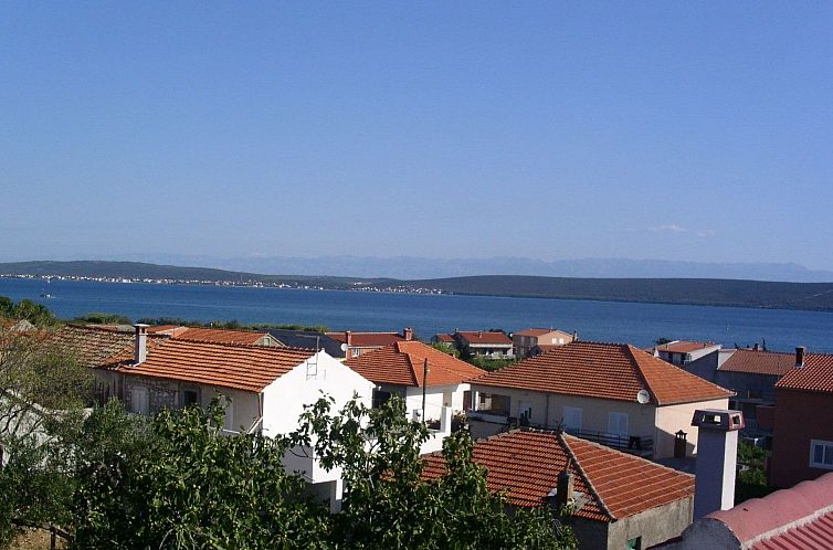 Appartement für vier Personen mit Balkon im ersten Obergesc