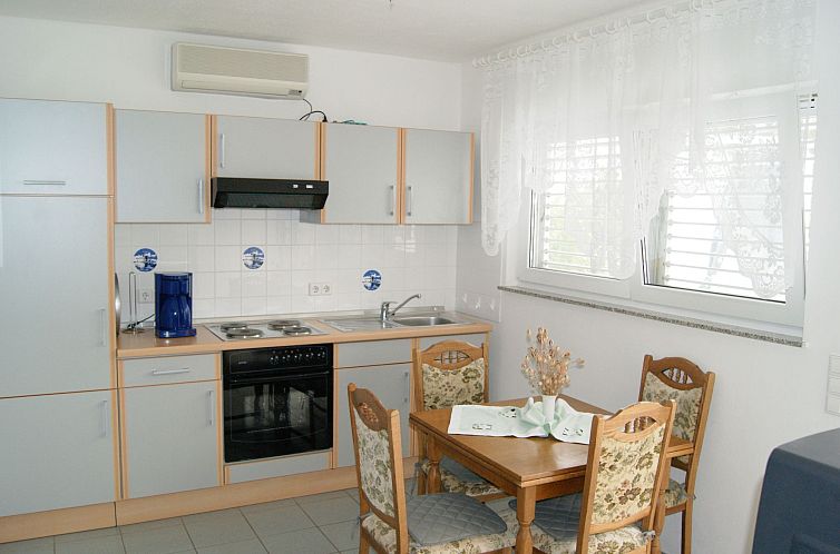 Appartement für vier Personen mit Terrasse im Erdgeschoss