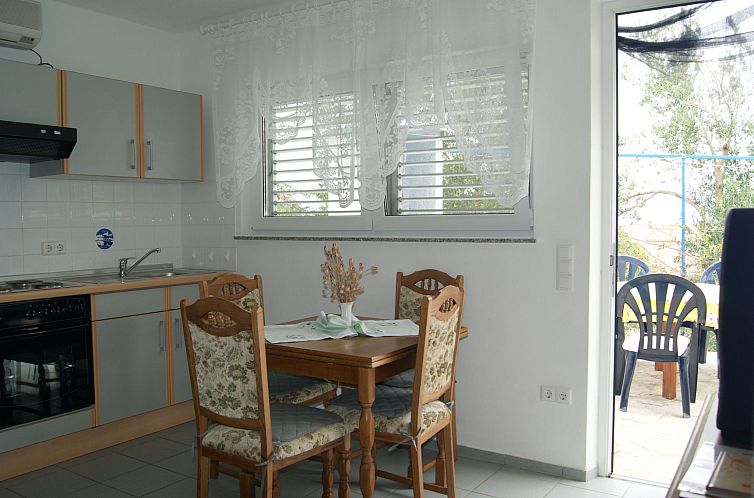 Appartement für vier Personen mit Terrasse im Erdgeschoss