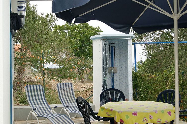 Appartement für vier Personen mit Terrasse im Erdgeschoss