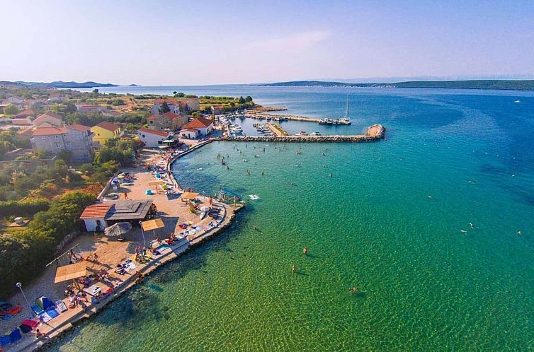 Appartement für vier Personen mit Terrasse im Erdgeschoss