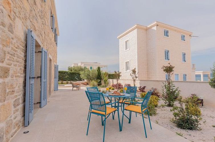 Vakantiehuis Seafront Villa Adriatica with pool