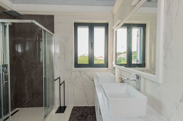 Vakantiehuis Seafront Villa Adriatica with pool