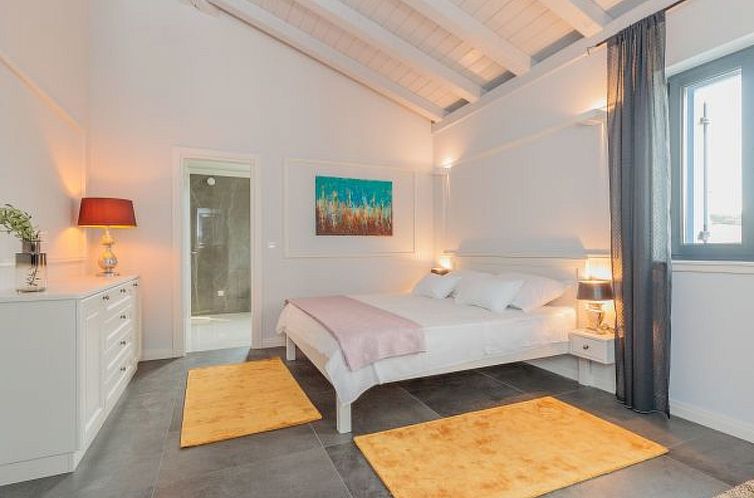 Vakantiehuis Seafront Villa Adriatica with pool