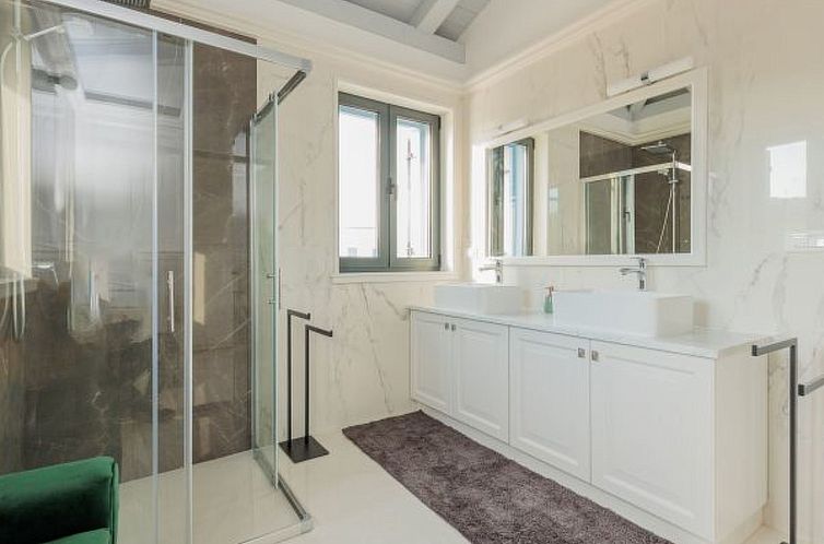 Vakantiehuis Seafront Villa Adriatica with pool