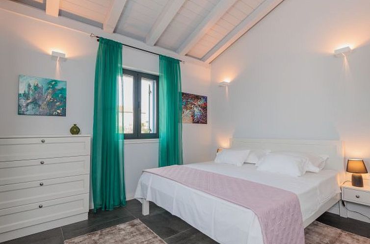 Vakantiehuis Seafront Villa Adriatica with pool