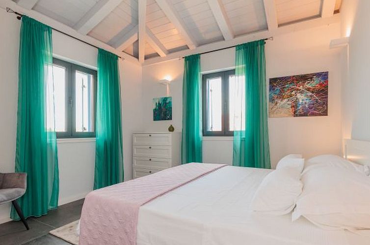 Vakantiehuis Seafront Villa Adriatica with pool