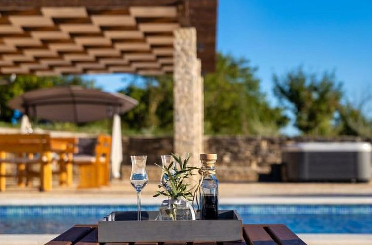 Vakantiehuis Villa Oliveto with pool