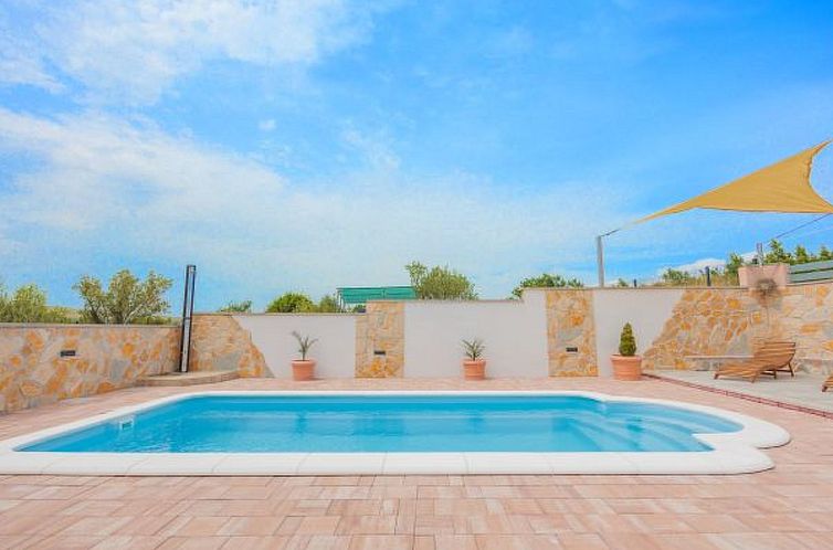 Vakantiehuis Holiday House Fjaka