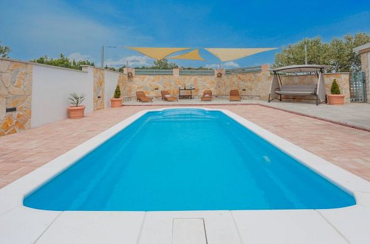 Vakantiehuis Holiday House Fjaka