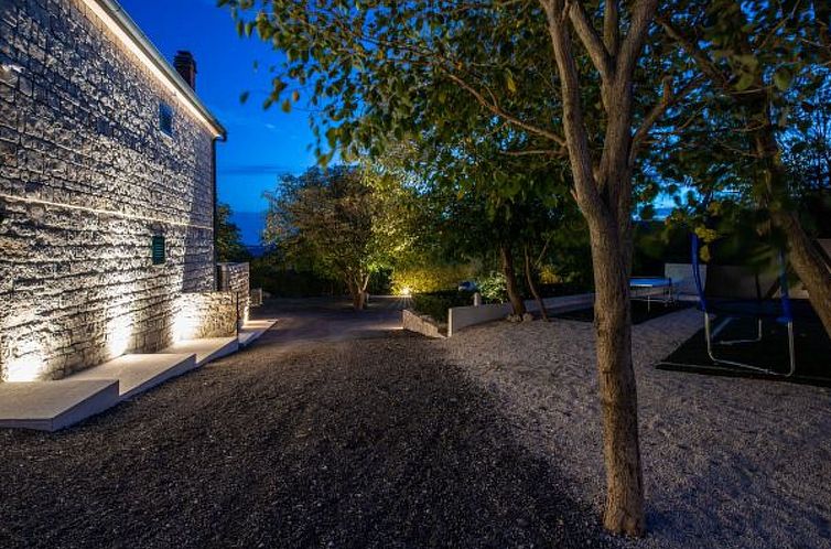 Vakantiehuis Villa Didovi snovi with pool