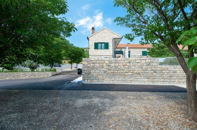 Vakantiehuis Villa Didovi snovi with pool