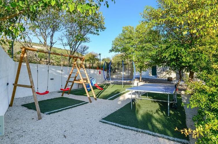 Vakantiehuis Villa Didovi snovi with pool