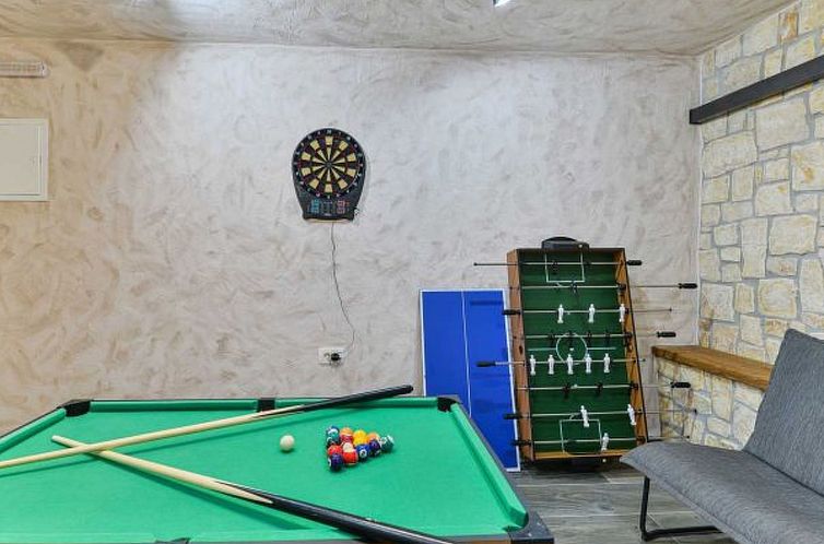 Vakantiehuis Villa Didovi snovi with pool