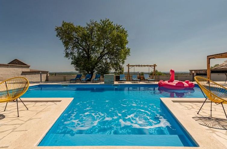 Vakantiehuis Unique Villa V with pool