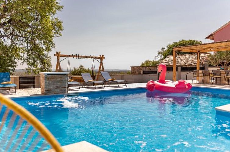Vakantiehuis Unique Villa V with pool