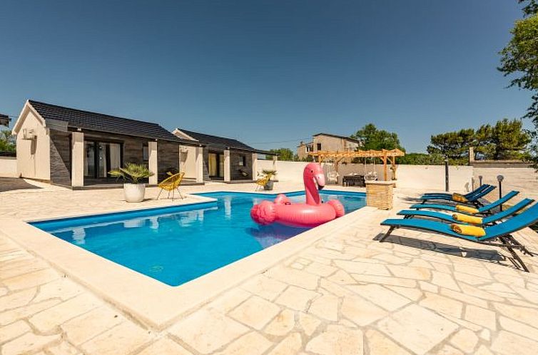 Vakantiehuis Unique Villa V with pool