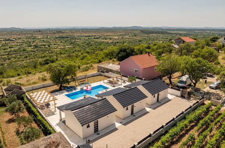 Vakantiehuis Unique Villa V with pool