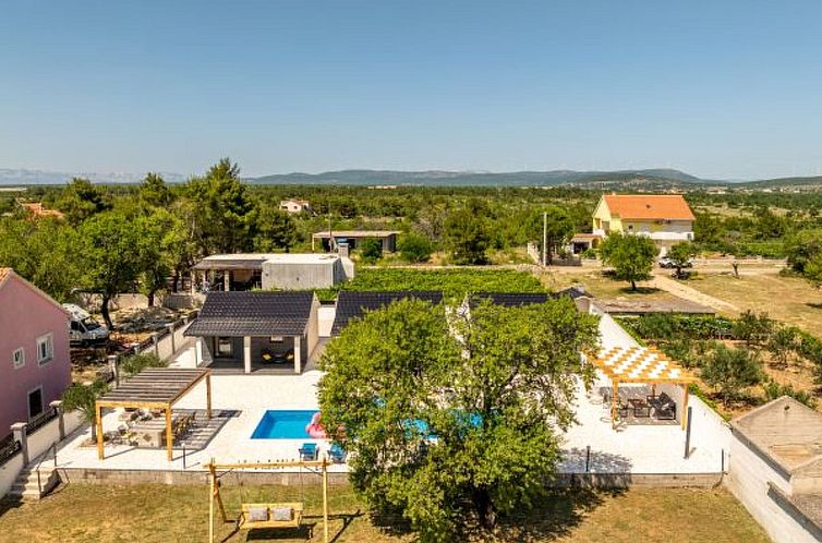 Vakantiehuis Unique Villa V with pool