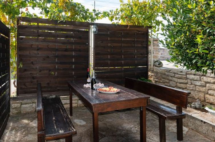 Vakantiehuis Country House Irena with pool