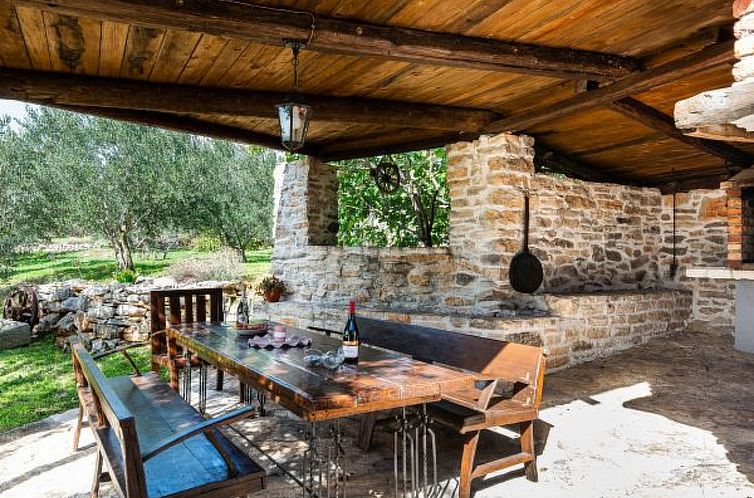 Vakantiehuis Country House Irena with pool