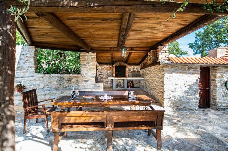 Vakantiehuis Country House Irena with pool