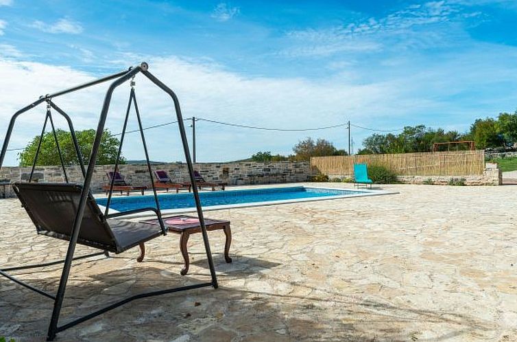 Vakantiehuis Country House Irena with pool