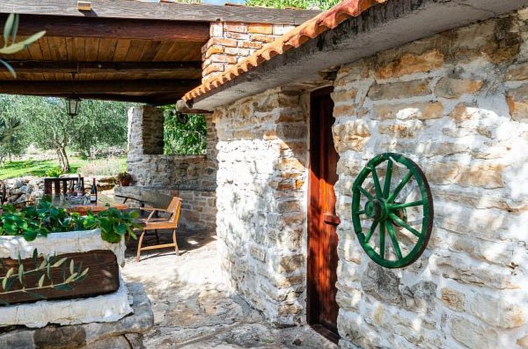 Vakantiehuis Country House Irena with pool