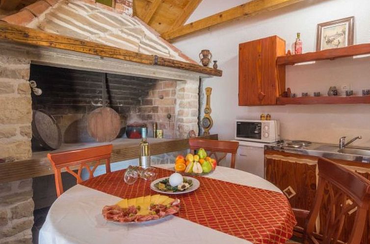 Vakantiehuis Country House Irena with pool