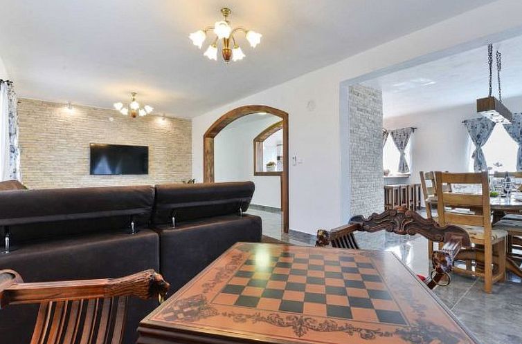 Vakantiehuis Villa Marinic with heated pool and entertainmen