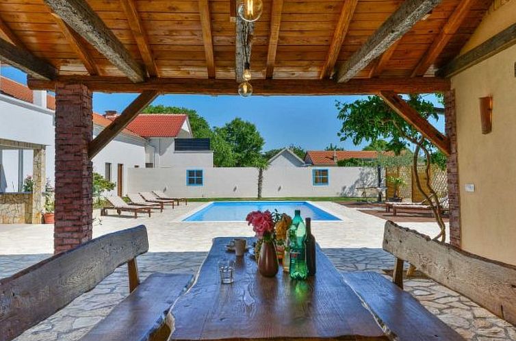 Vakantiehuis Villa Marinic with heated pool and entertainmen