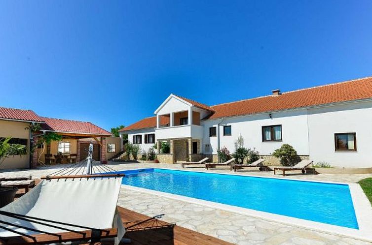 Vakantiehuis Villa Marinic with heated pool and entertainmen