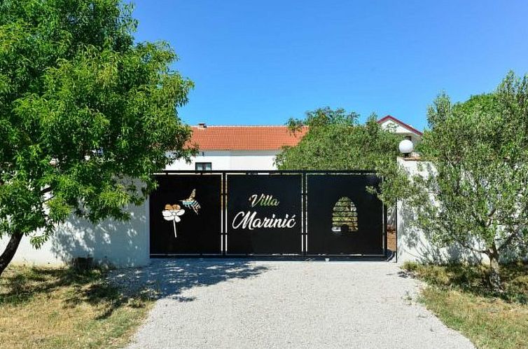 Vakantiehuis Villa Marinic with heated pool and entertainmen