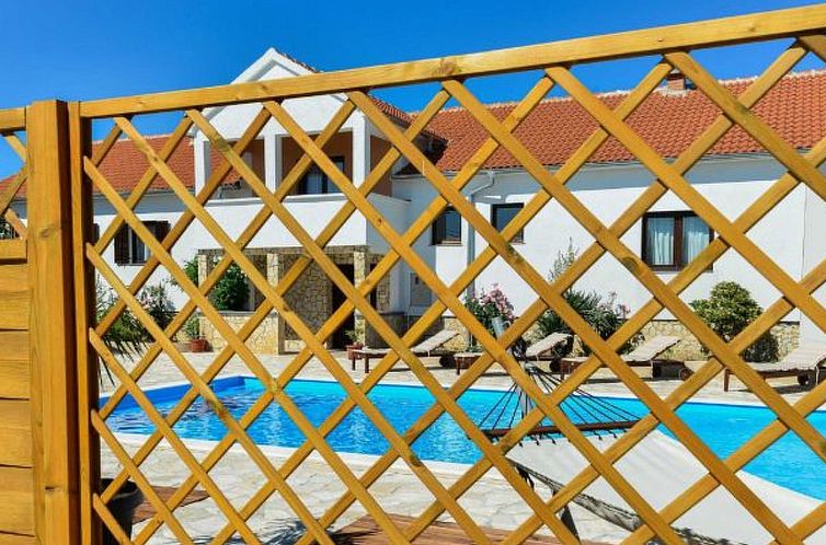 Vakantiehuis Villa Marinic with heated pool and entertainmen