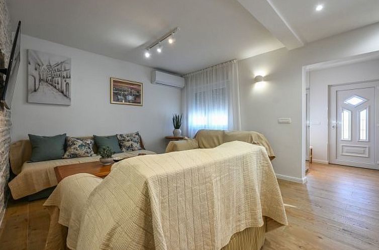 Vakantiehuis Holiday Home Marija with pool