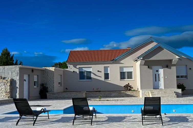 Vakantiehuis Holiday Home Marija with pool