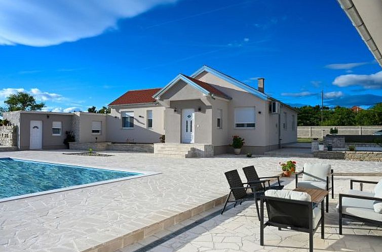 Vakantiehuis Holiday Home Marija with pool