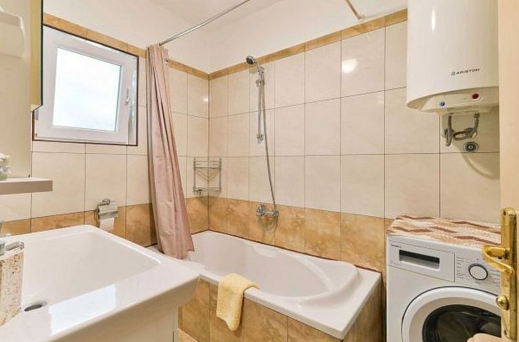 Vakantiehuis Holiday House Meri with pool