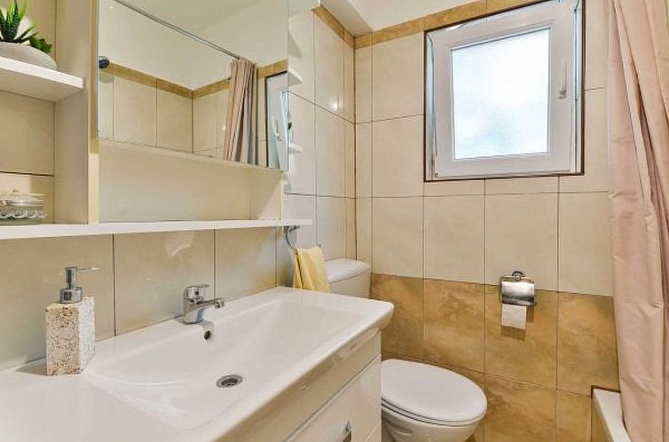 Vakantiehuis Holiday House Meri with pool