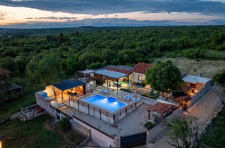 Vakantiehuis Holiday Home Burgija