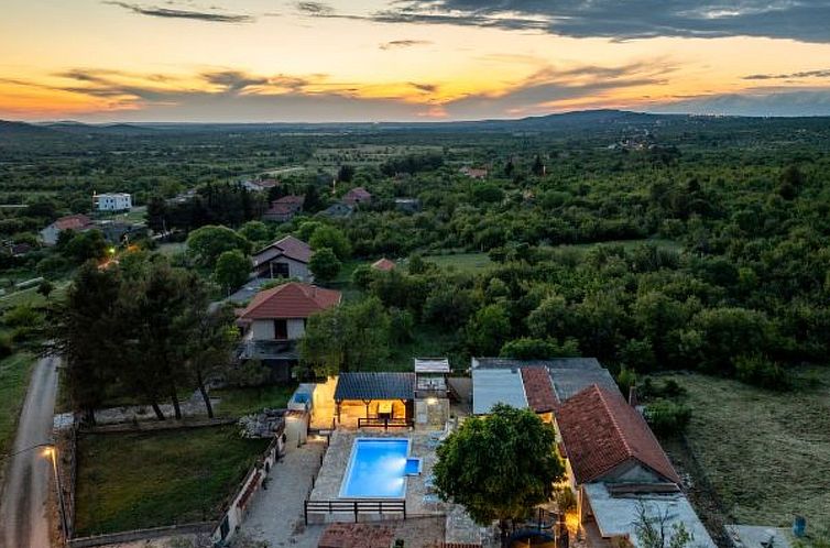 Vakantiehuis Holiday Home Burgija