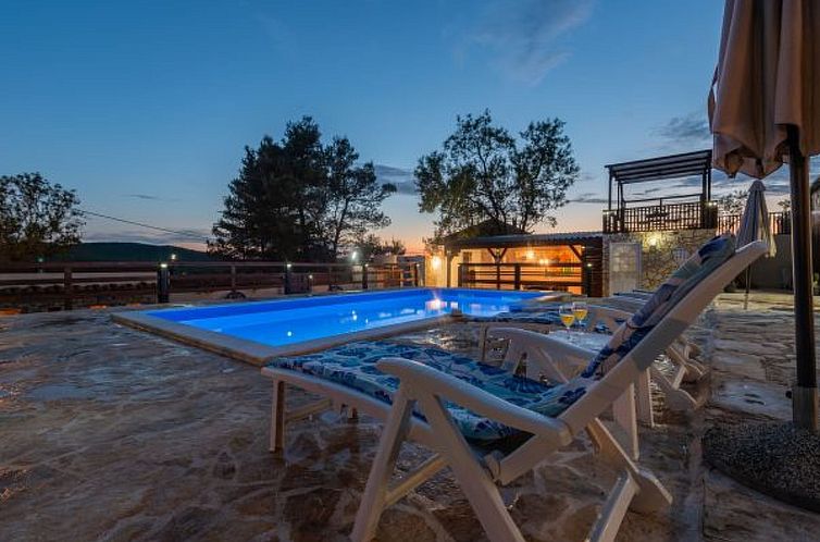 Vakantiehuis Holiday Home Burgija