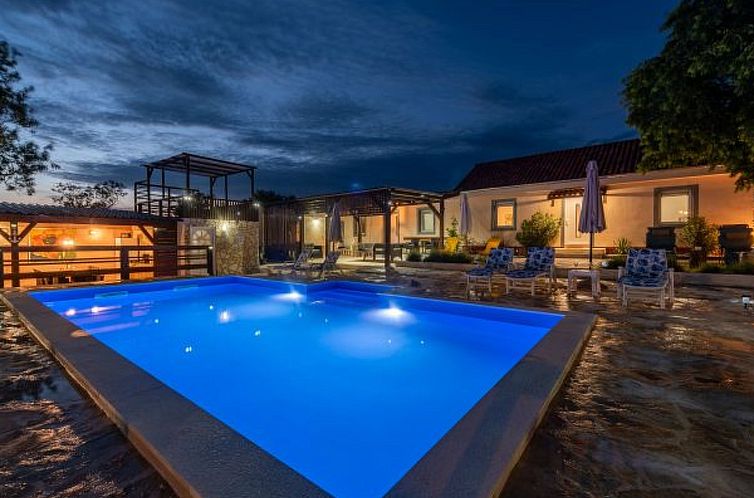Vakantiehuis Holiday Home Burgija