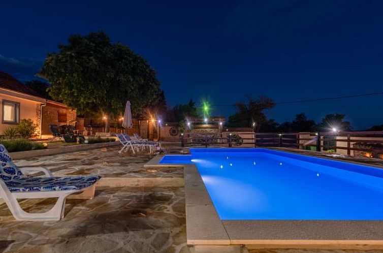 Vakantiehuis Holiday Home Burgija